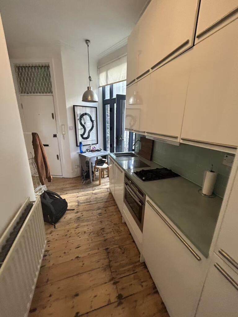 Apartment in London, St Giles, Bloomsbury - View 4