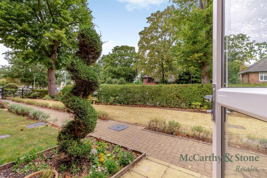 Apartment in Stoke-on-Trent - View 4
