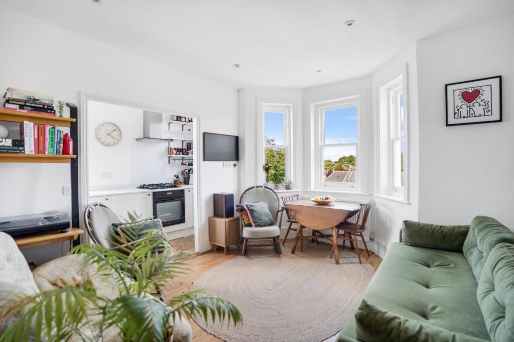 Main image of property: Wykeham Mansions, Rosendale Road, Dulwich, SE21