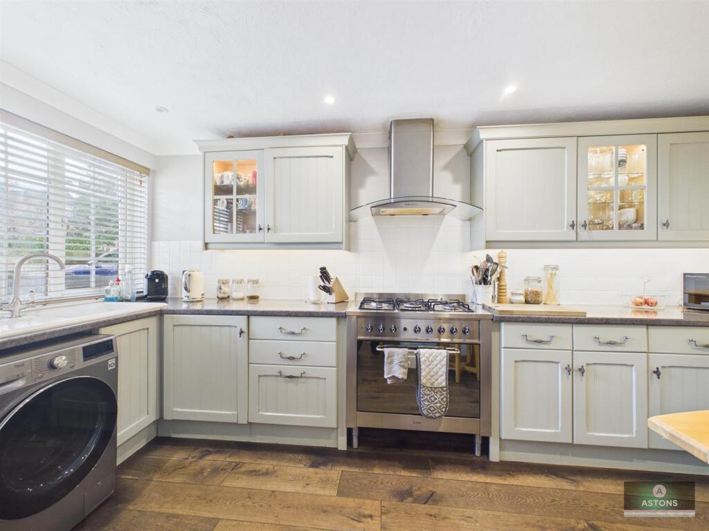 House in Crawley, Maidenbower, Worth - View 2