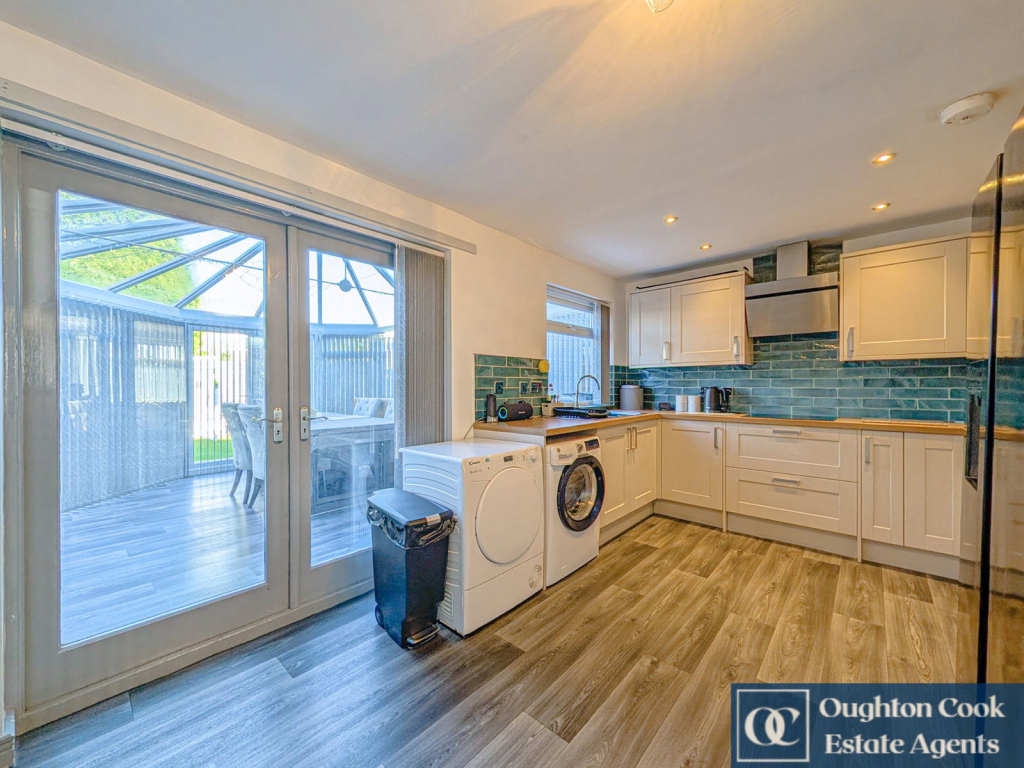 House in Nuneaton and Bedworth, Bermuda - More