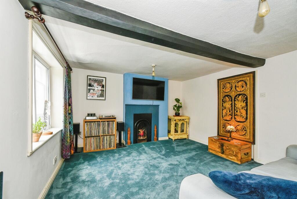 2-bed house on Sidmouth Street, Devizes, £150,000