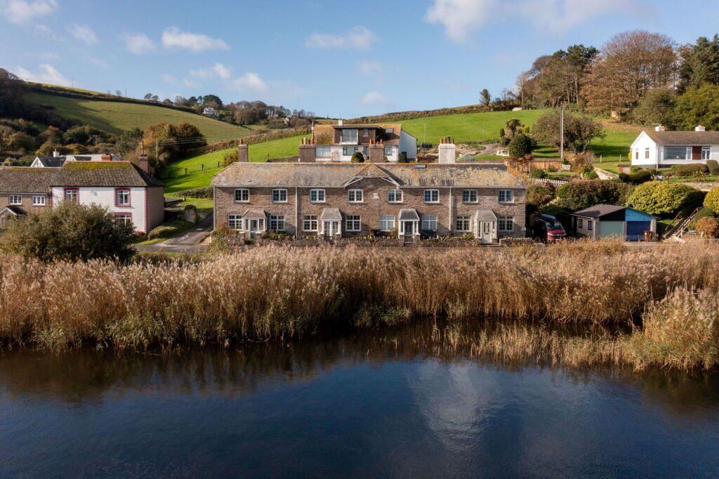 Main image of property: 3 Lea Cliff Cottages, Torcross, Kingsbridge, Devon, TQ7 2TJ