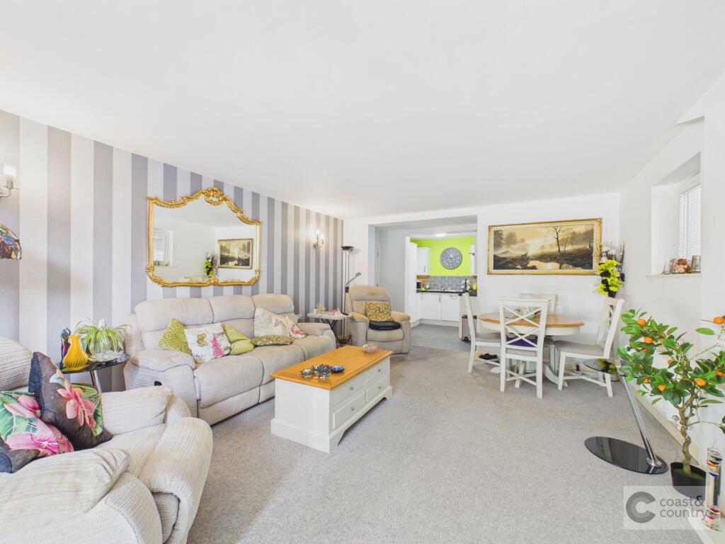 Apartment in Torquay - More