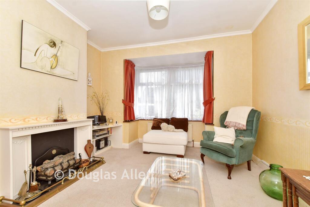 House in Romford - More
