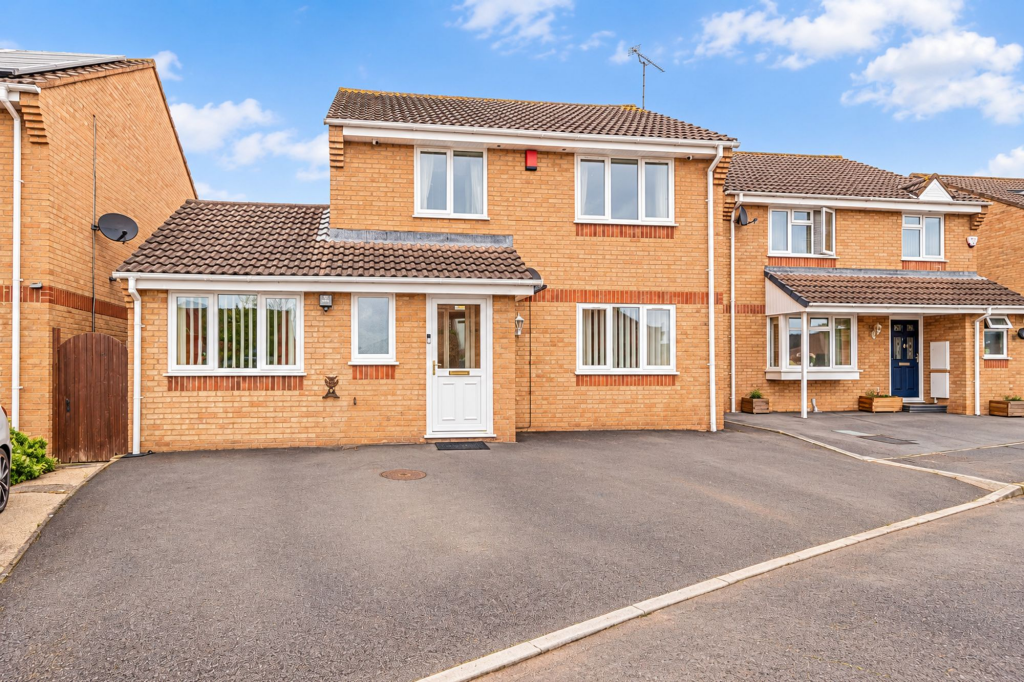 3-bed detached on Torridge Mead, Taunton, TA1, £320,000
