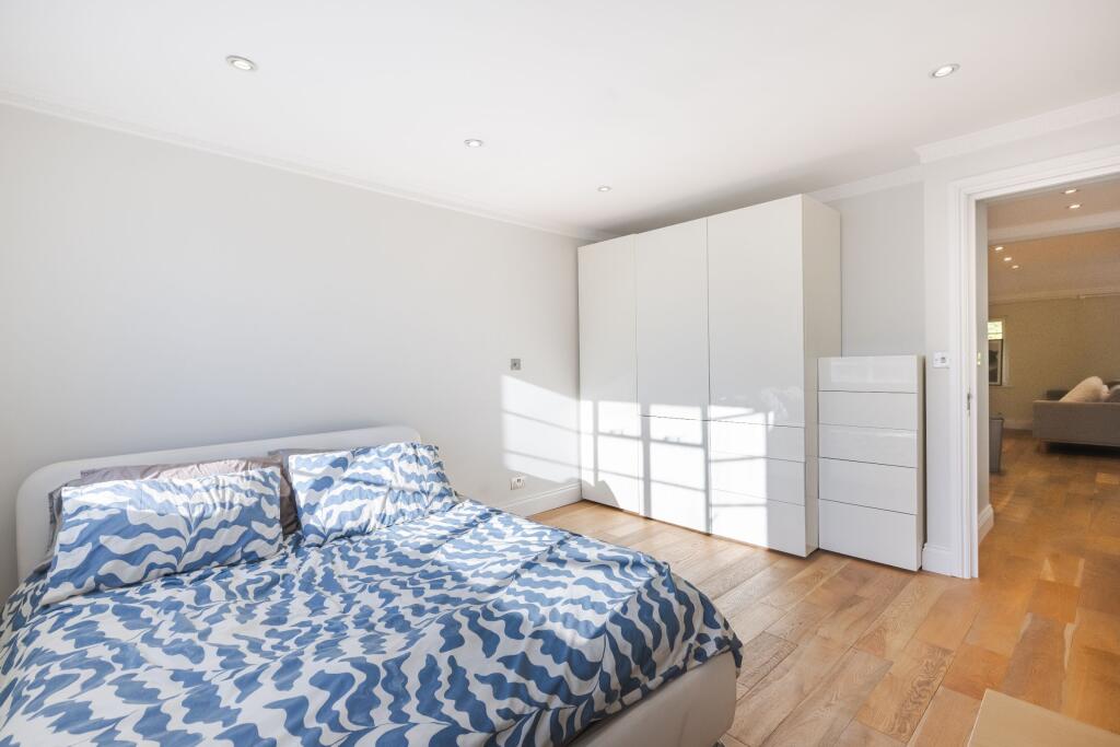 Apartment in London, Paddington - More