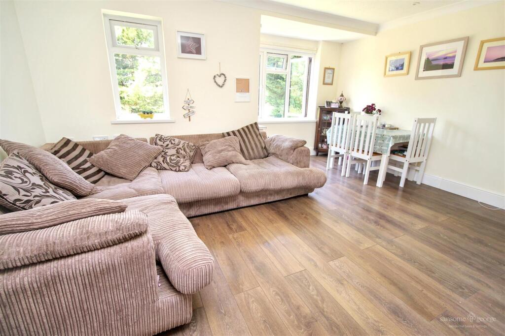 Apartment in Reading, The Triangle, Norcot - View 3