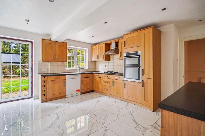 Bracken Close, Farnham Common photo 3