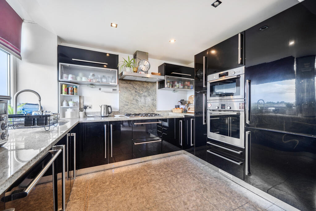 Apartment in Denham Green, Denham - View 4