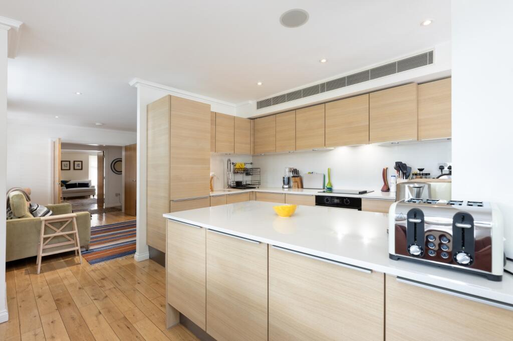 Apartment in London, City of Westminster - More
