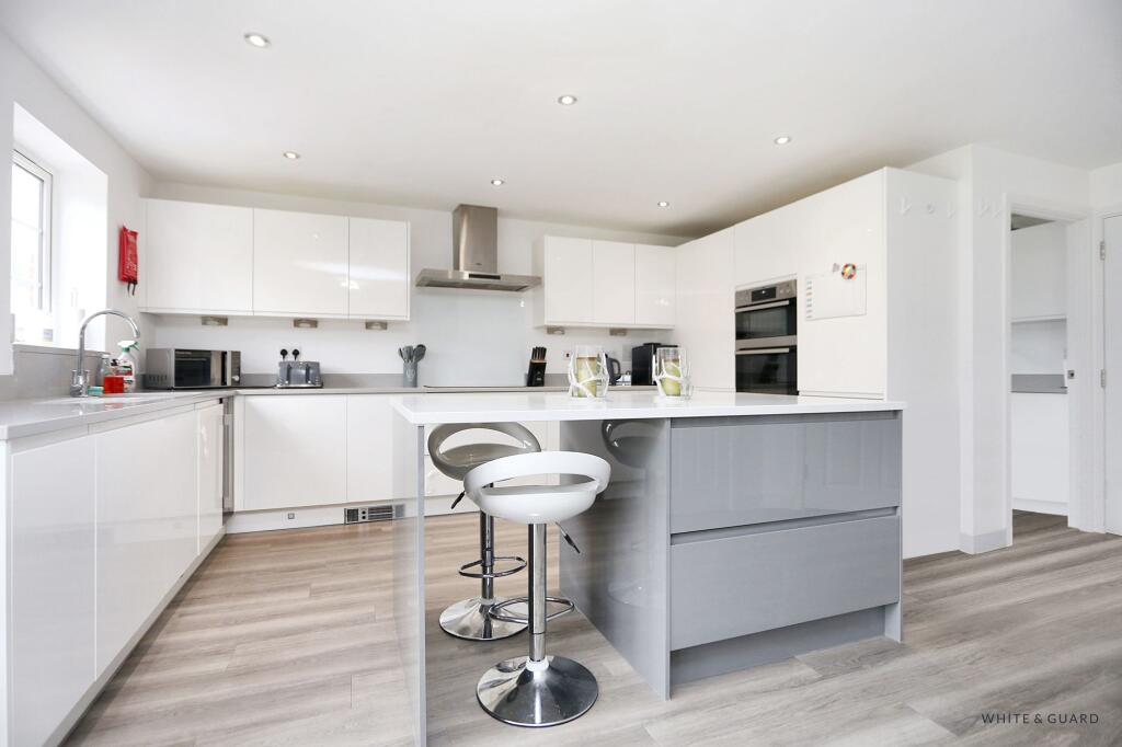 5-bed detached on Hamble Rise, Swanmore, SO32, £850,000