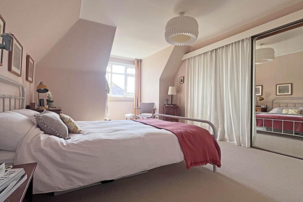 Apartment in Eastbourne, East Sussex - View 5