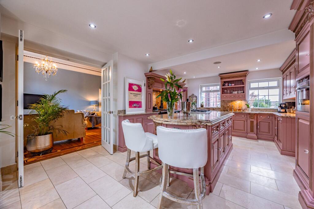 225 Mottram Road photo 5