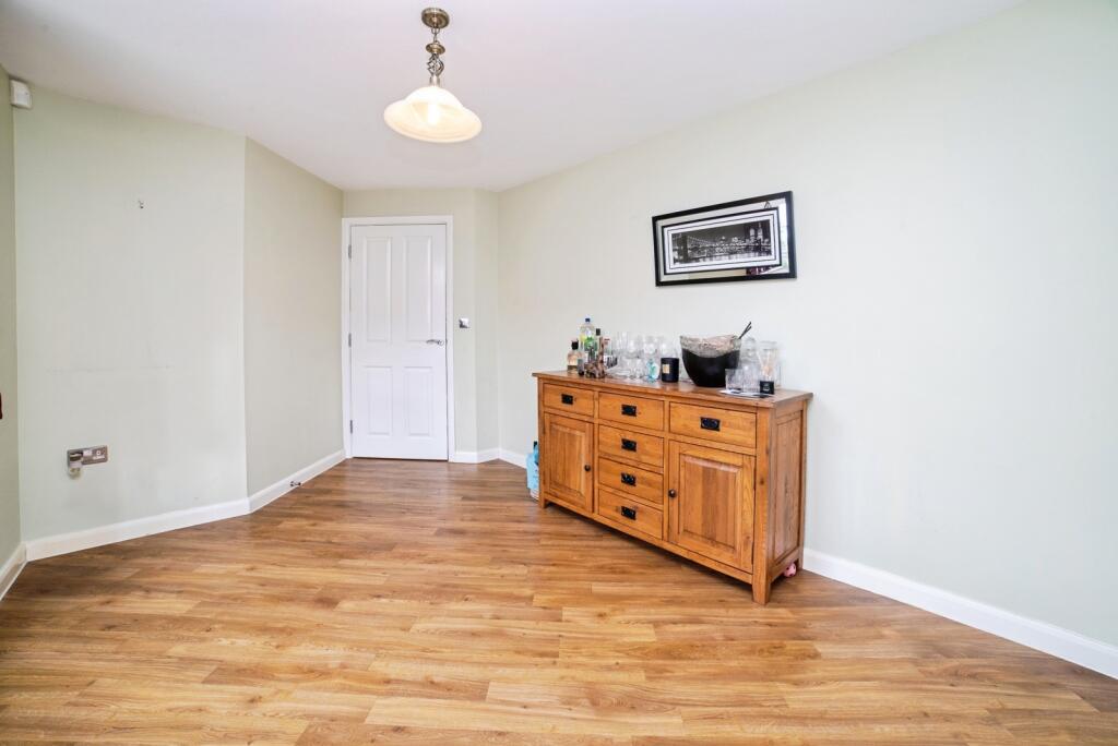 House in Ashfield, Sutton in Ashfield, Nottinghamshire - View 5