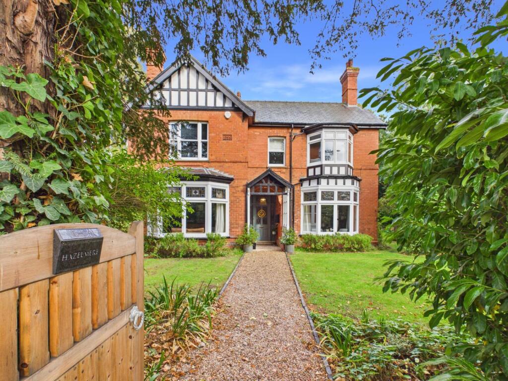 4-bed detached on Hazelmere, Tattershall Road, Woodhall Spa, £785,000