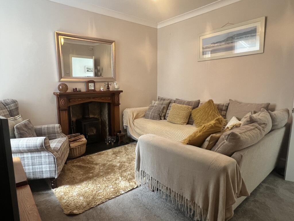 House in Ammanford, Llandybie - More