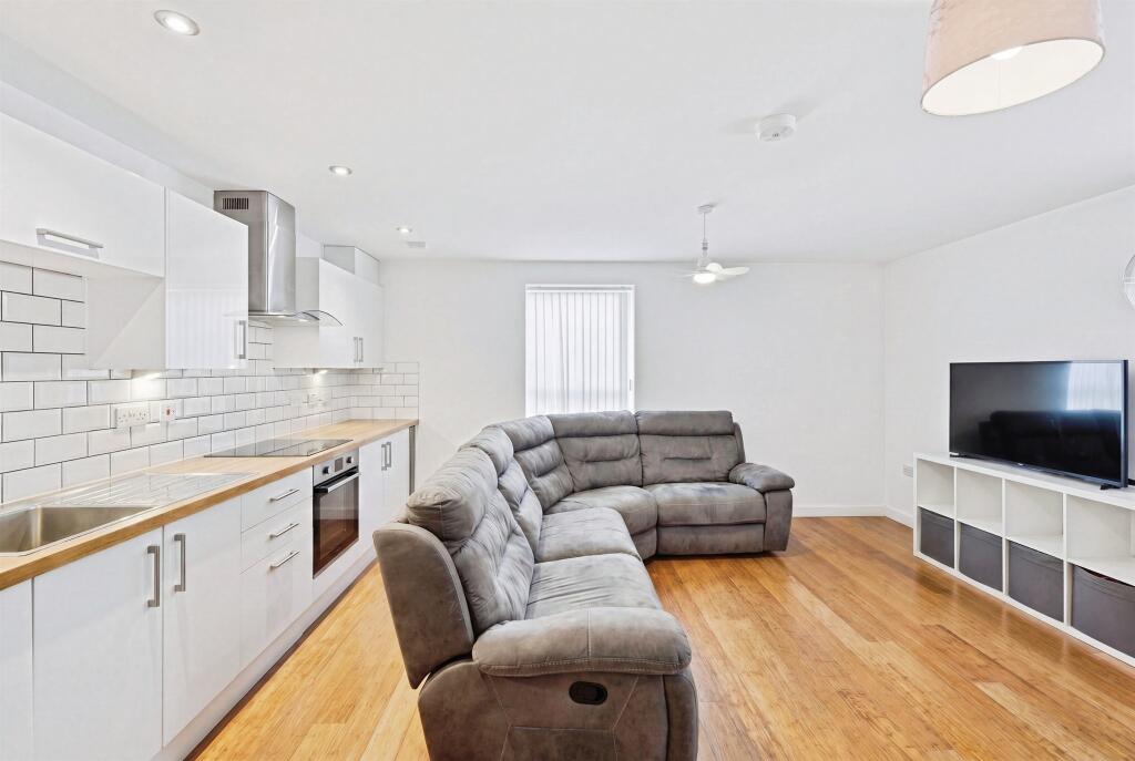 Apartment in Northampton, Kingsthorpe - View 3