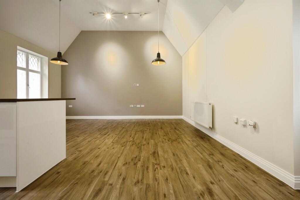 Hedges Way, Aylesbury - More