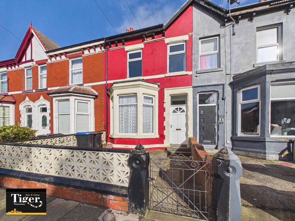 3-bed flat on Warbreck Drive, Blackpool, £115,000