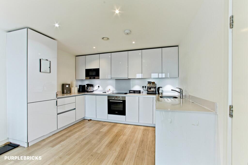 Apartment in Croydon - View 3