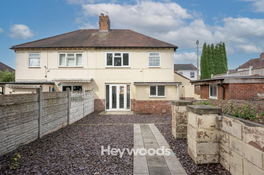 House in Stoke-on-Trent - View 4