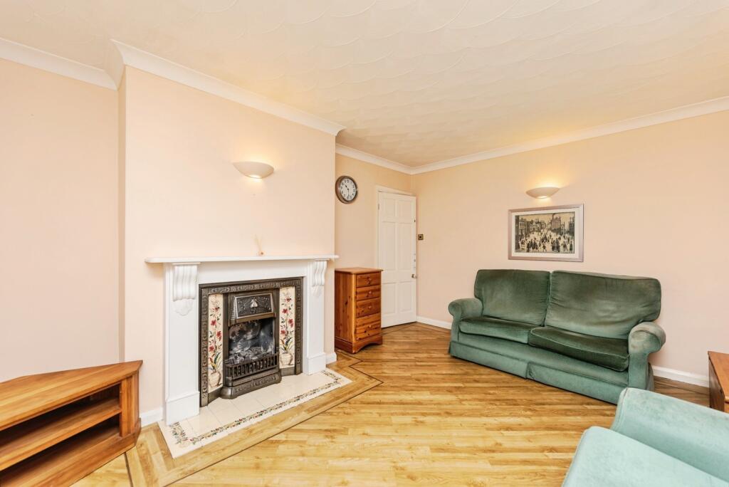 Hill Fold, South Elmsall, Pontefract, West Yorkshire, WF9 photo 3