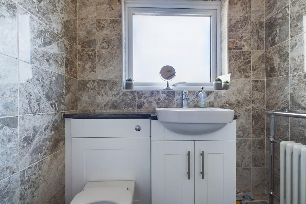 Apartment in Worthing, West Sussex - More