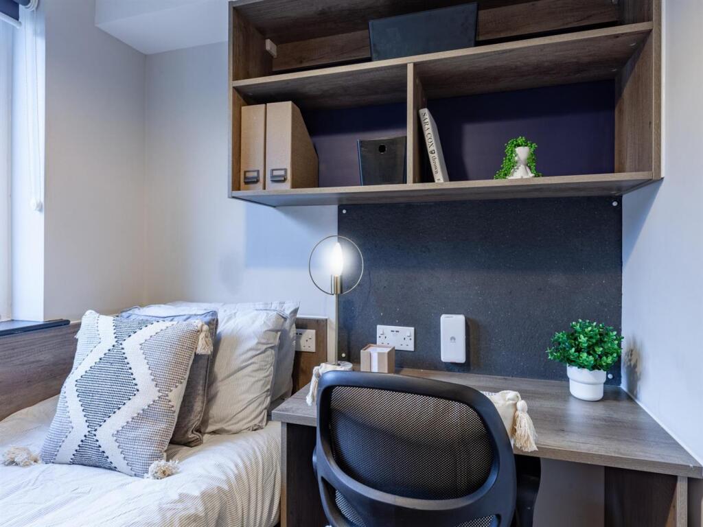 Apartment in Leeds - View 3