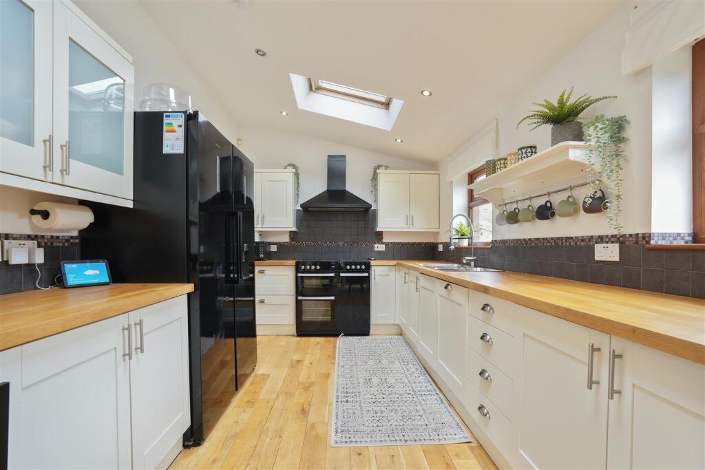 Alsop House, 7 Beaumont Street, Emley, HD8 9RJ photo 2