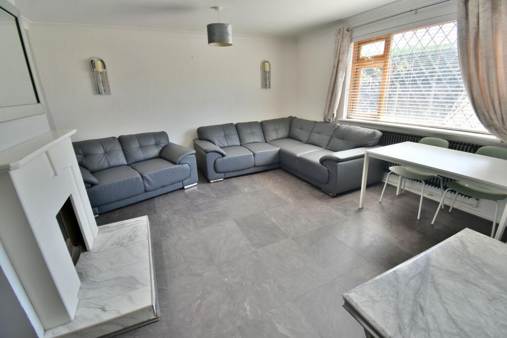Corbin Avenue, Ferndown, BH22 photo 4