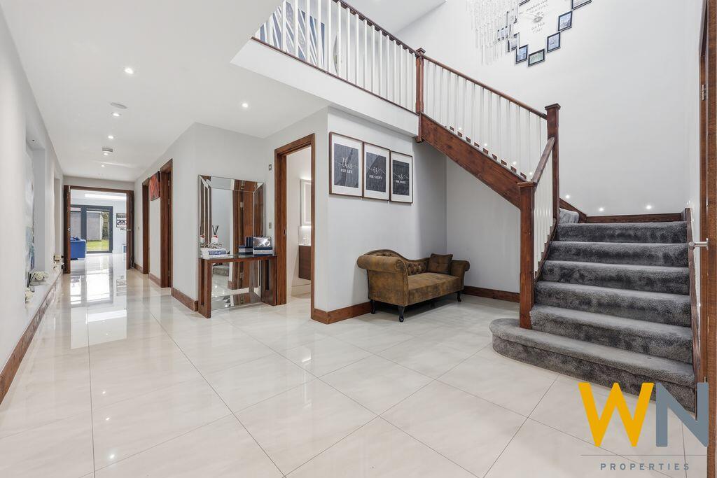 House in Brentwood, Hutton Mount - View 4
