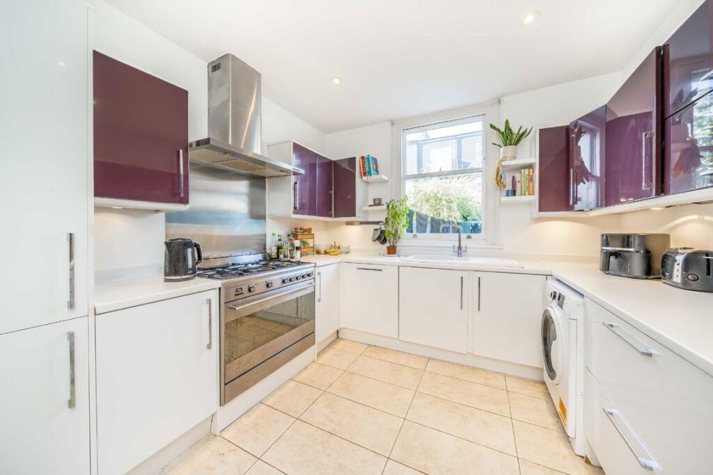 House in London - View 3