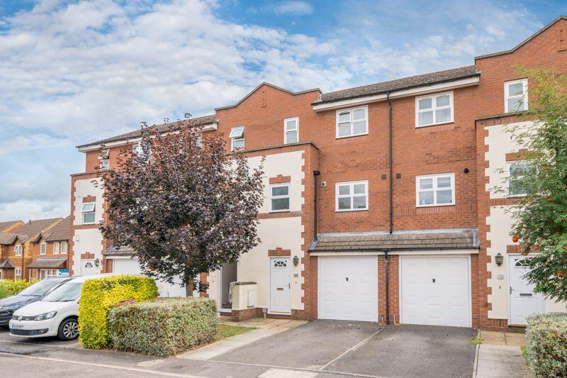 3-bed terraced on 68, Coopers Gate, Banbury - No onward chain, £330,000