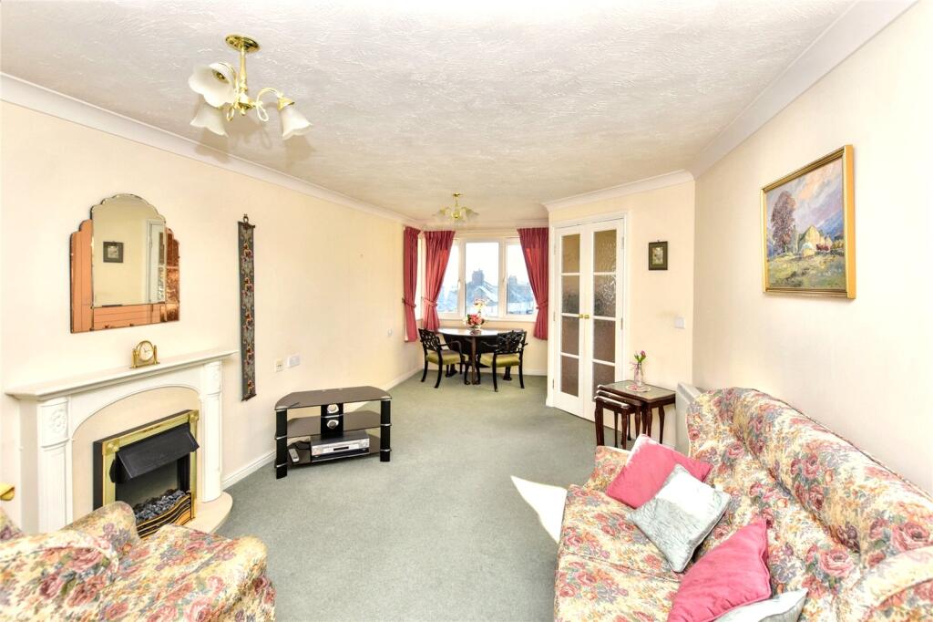 Apartment in Leeds, Park Villas, Roundhay - View 2