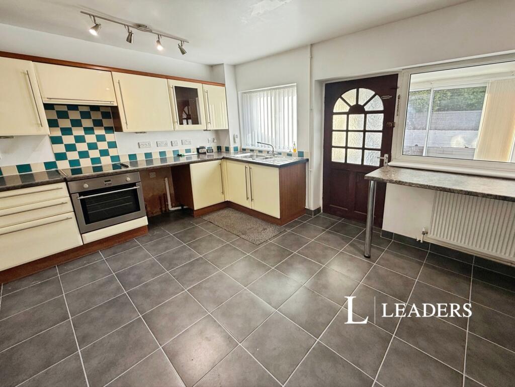 House in Stoke-on-Trent - View 4