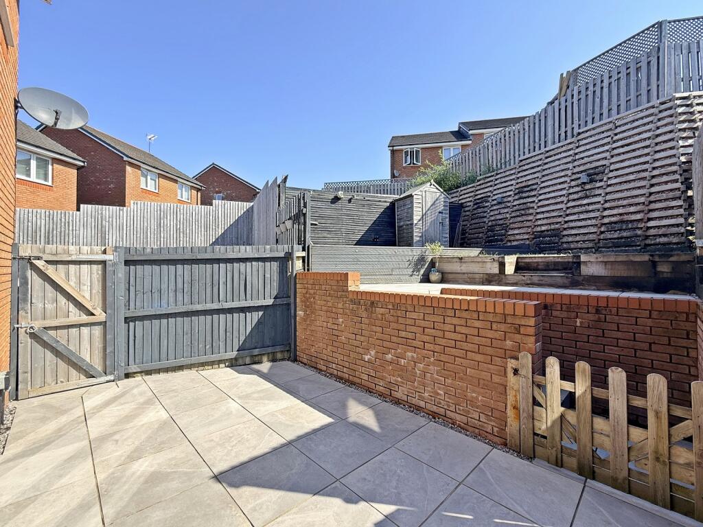 House in Cardiff, Tonyrefail - View 2