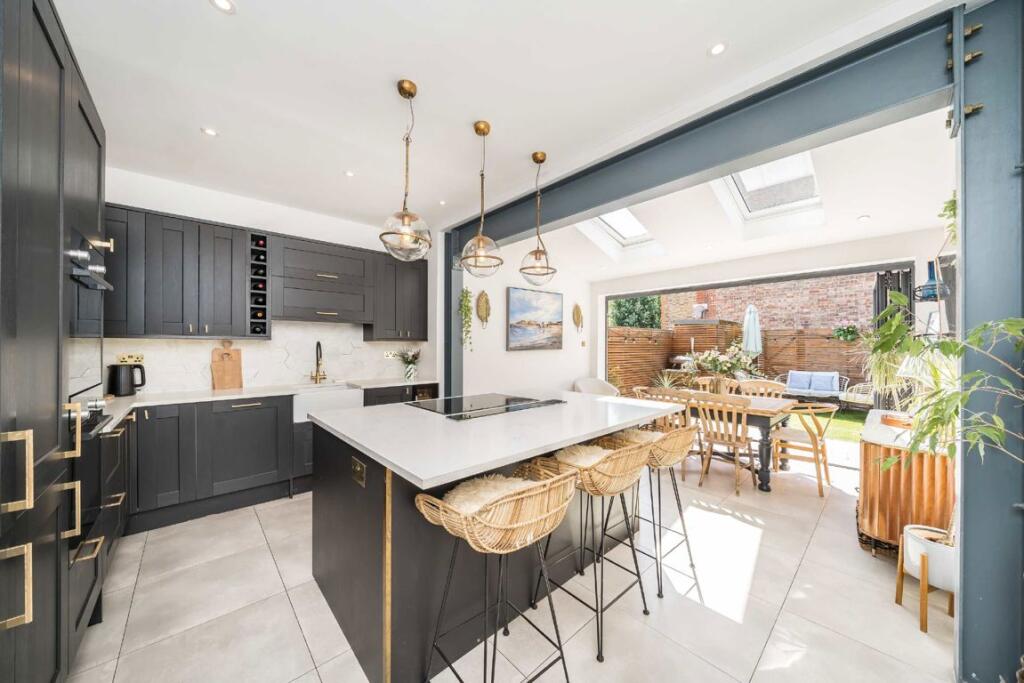 House in London - View 2