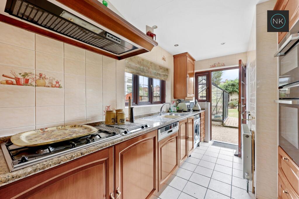 House in London, South Chingford, Highams Park - View 5