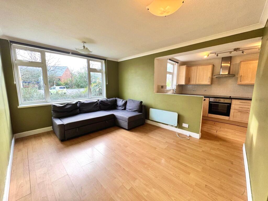 Beaulieu Road, Hythe, SO45 photo 2