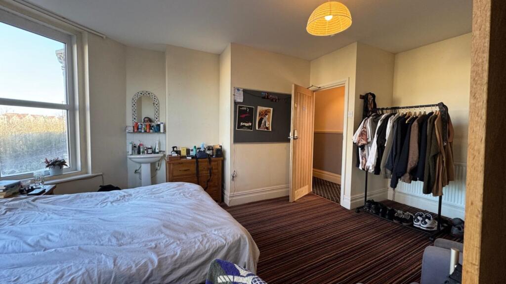 6 bedroom terraced house for rent
