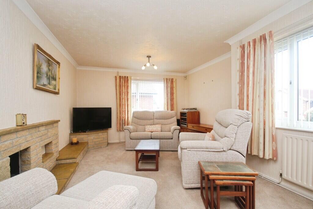 Lagonda Close, Bracebridge Heath, Lincoln photo 3
