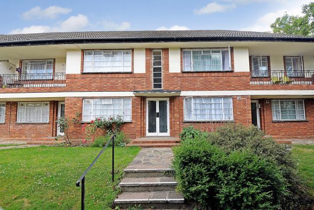 Main image of property: Glenhill Close, London, N3