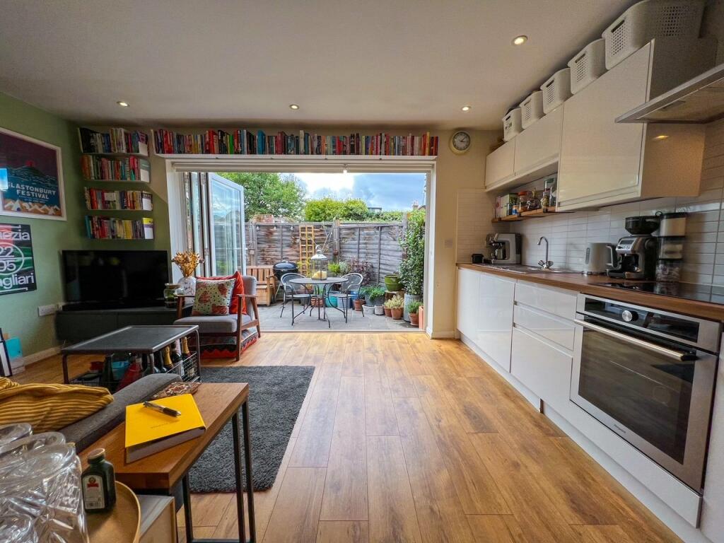 Apartment in Walton-on-Thames, Surrey - View 2