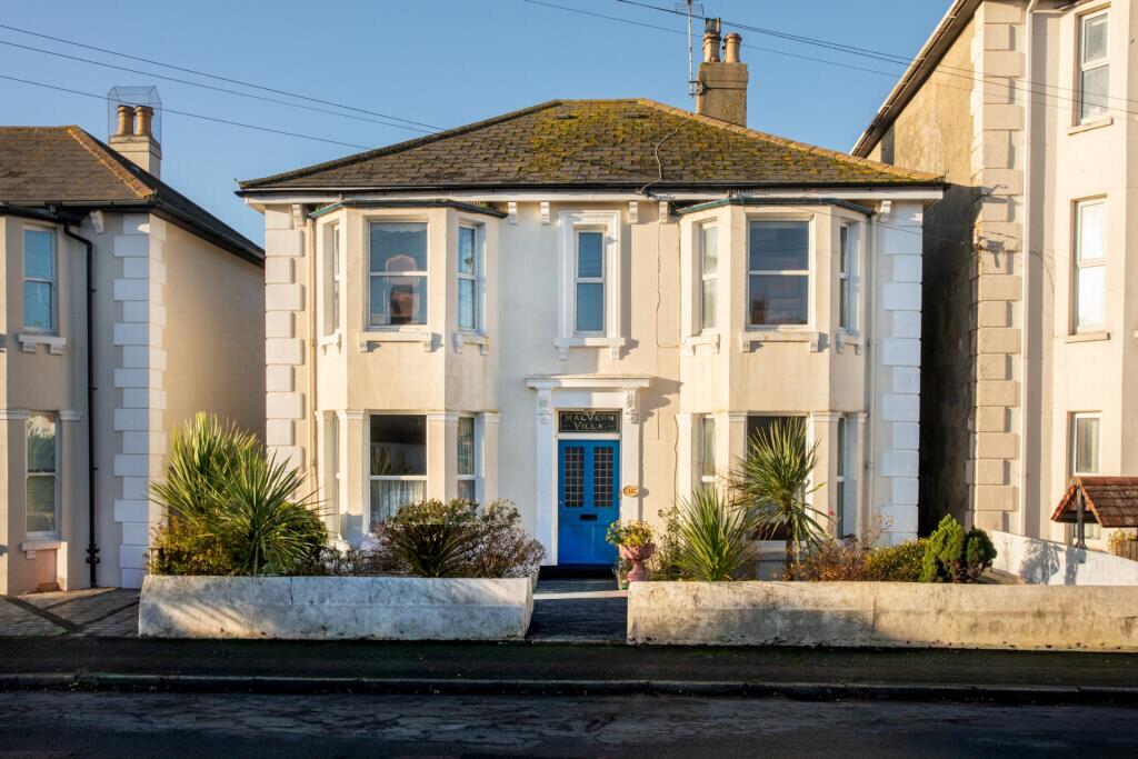 4-bed detached on Albert Road, Hythe, CT21, £550,000