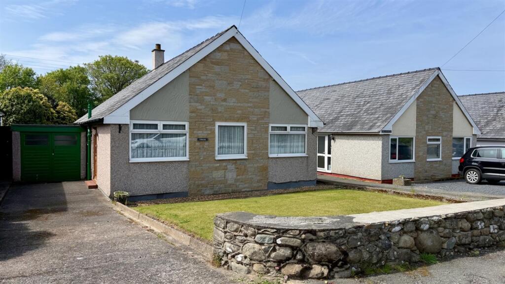 3-bed detached on Talybont, LL43, £300,000