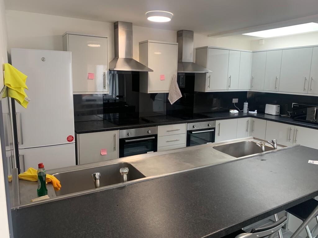 1 bedroom house share for rent