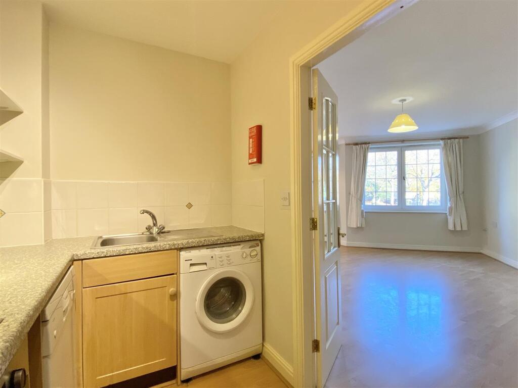 Knightsbridge Court, Parsonage Lane, Brighouse photo 4