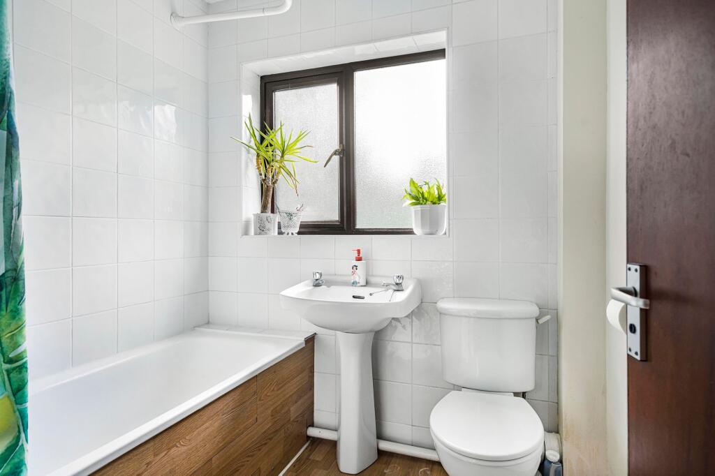 House in South Oxfordshire, Tetsworth - More