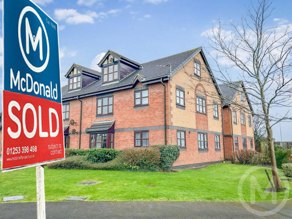 2-bed flat on Oakwood Close, South Shore, £104,950